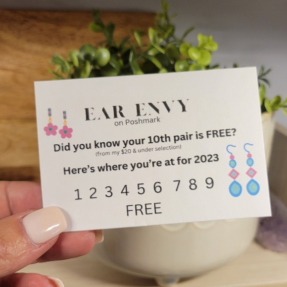 🔥LAST PAIR🔥 Dainty Crescent Moon Stud Earrings unisex - Picture 6 of 6